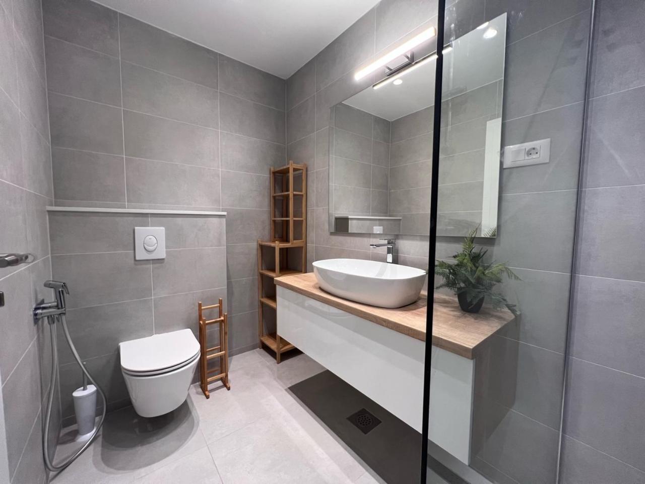 Beachfront Comfort Apartments Sinajko Podgora Kültér fotó
